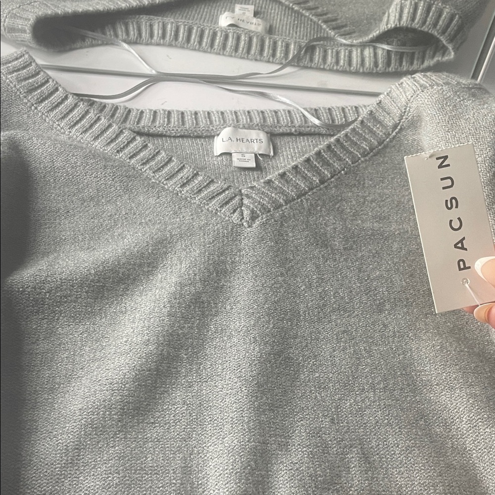 La Hearts V-Neck Sweater in Gray